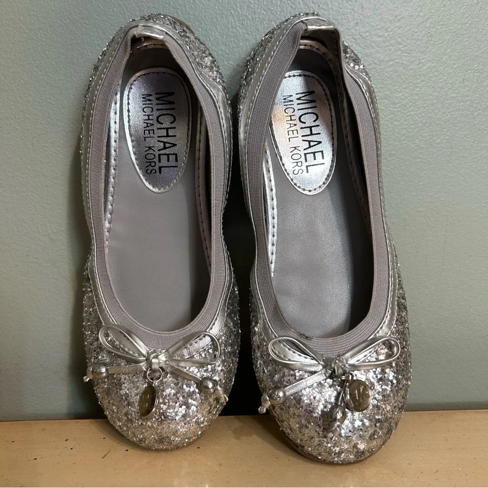 Michael Kors Martina Silver Metallic Glitter Front Bow Flats size 2